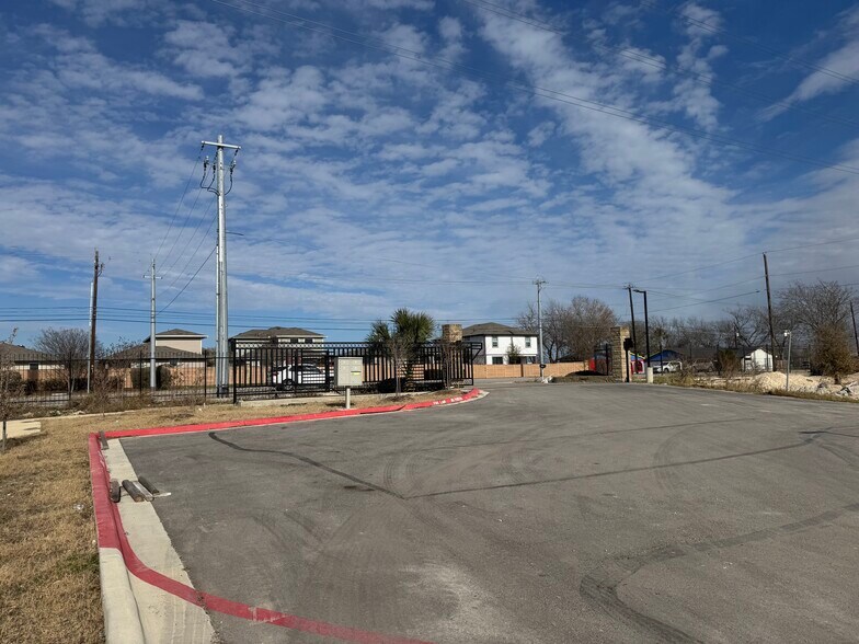 More Photos Of 3127 E Howard Ln, Manor Warehouse For Sale