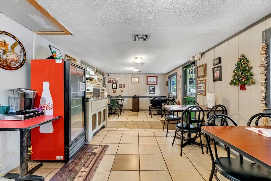 More Photos Of 892 Woodville Hwy, Crawfordville Restaurant For Sale