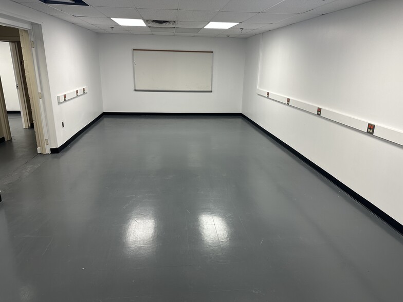 More Photos Of 623 Welsh Run Rd, Ruckersville Light Manufacturing For Lease