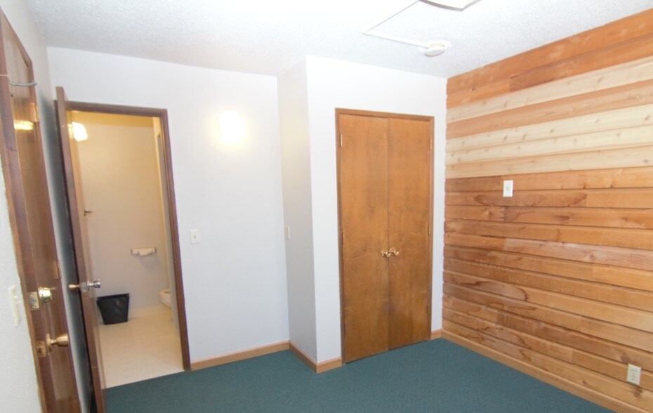 More Photos Of 1900 N 99 Hwy, Mcminnville Loft Creative Space For Lease