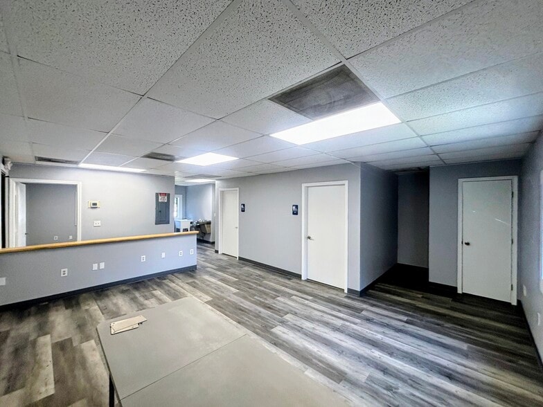 More Photos Of 105 Wood St, Greenville Manufacturing For Lease