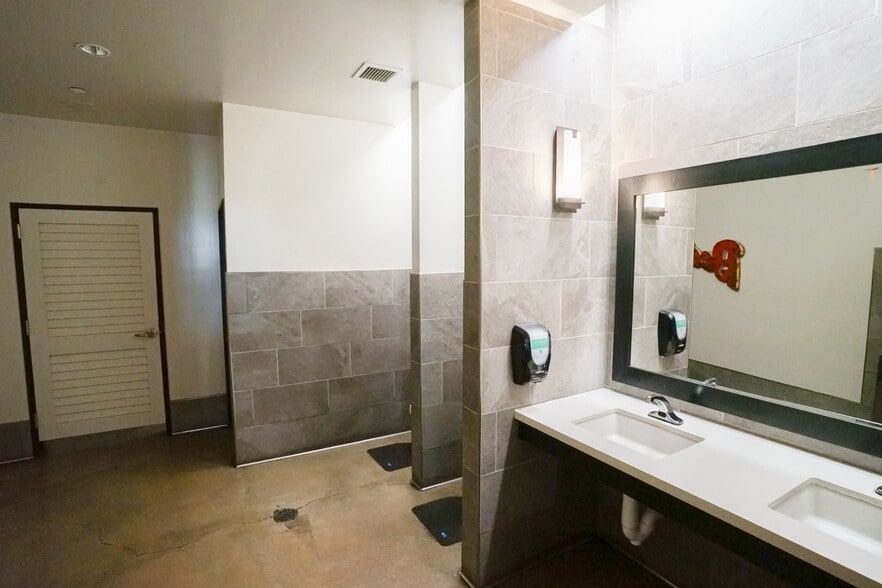 More Photos Of 200 W River Rd, Ripon General Retail For Lease