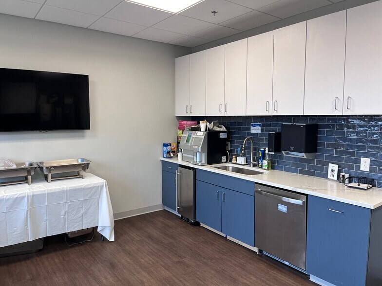 More Photos Of 492 Norristown Rd, Blue Bell Office For Sale