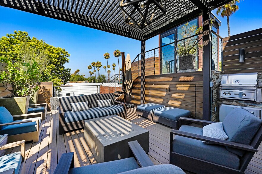 More Photos Of 6122 Washington Blvd, Culver City Office For Sale