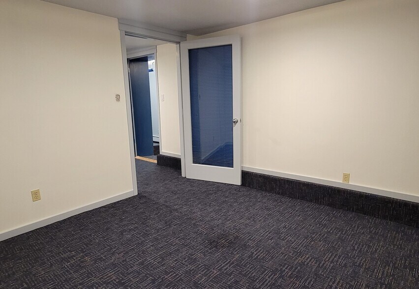 More Photos Of 2027-2035 Broadway, Boulder General Retail For Lease