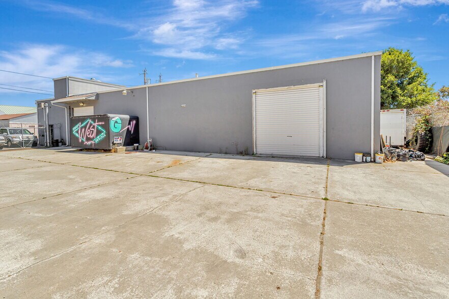 More Photos Of 3065 Carriker Ln, Soquel Warehouse For Sale