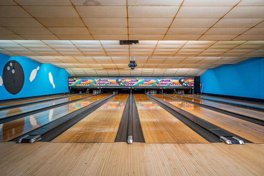 More Photos Of 675 Grant St, Winneconne Bowling Alley For Sale