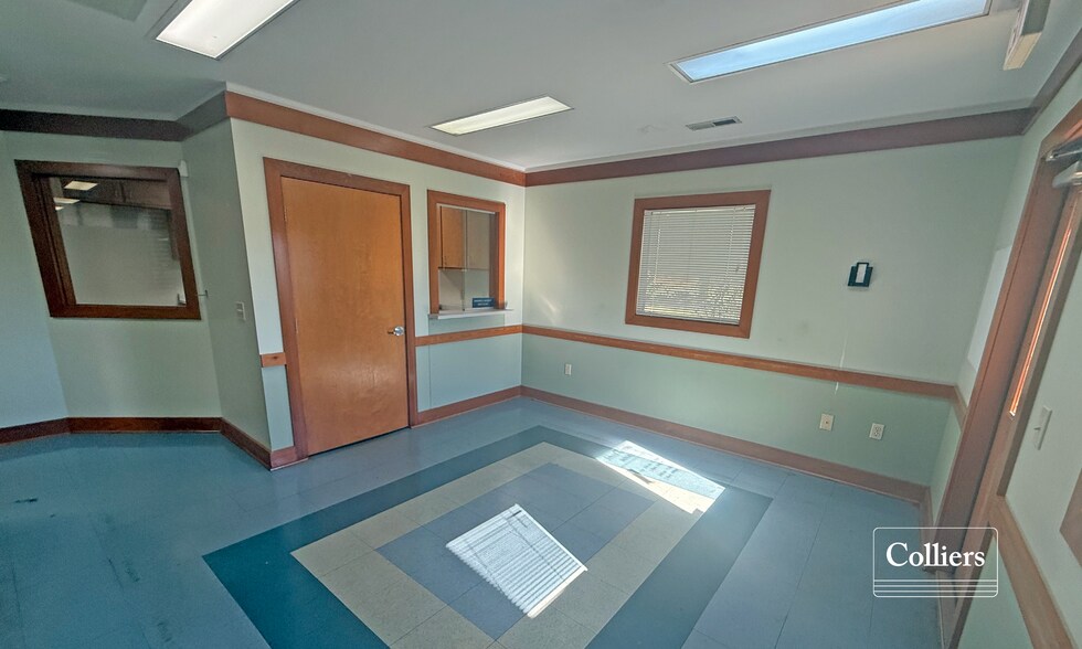 More Photos Of 3610 Moore Duncan Hwy, Moore Medical For Sale