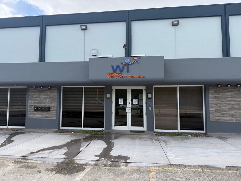 Primary Photo Of 960 W 84th St, Hialeah Showroom For Lease