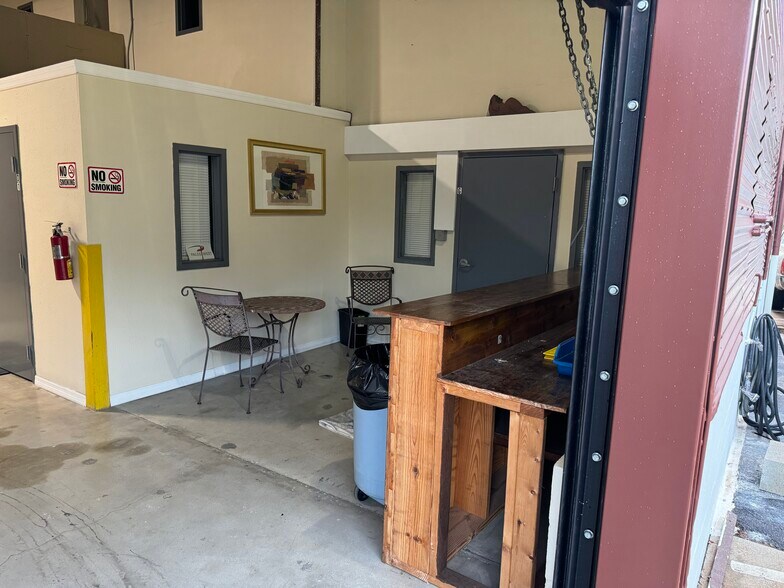 More Photos Of 1942 2nd Ave S, Saint Petersburg Warehouse For Lease