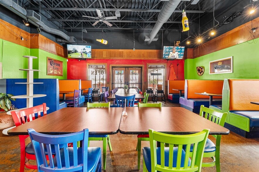 More Photos Of 850 Kepler Dr, Green Bay Restaurant For Sale