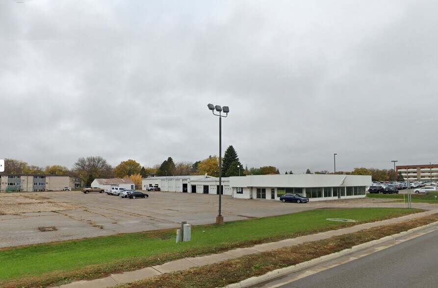 Primary Photo Of 1418 1st St S, Willmar Auto Dealership For Sale
