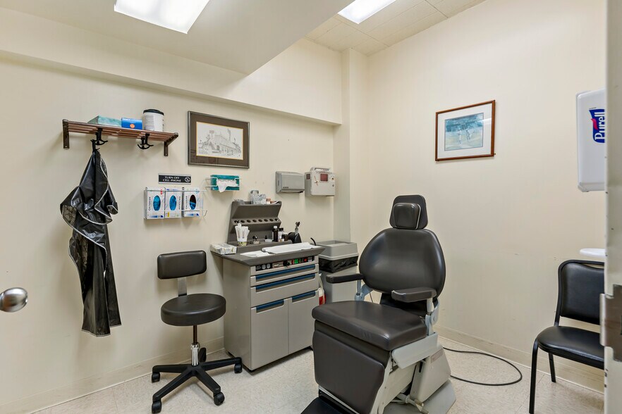 More Photos Of 7125 Saltsburg Rd, Pittsburgh Medical For Sale