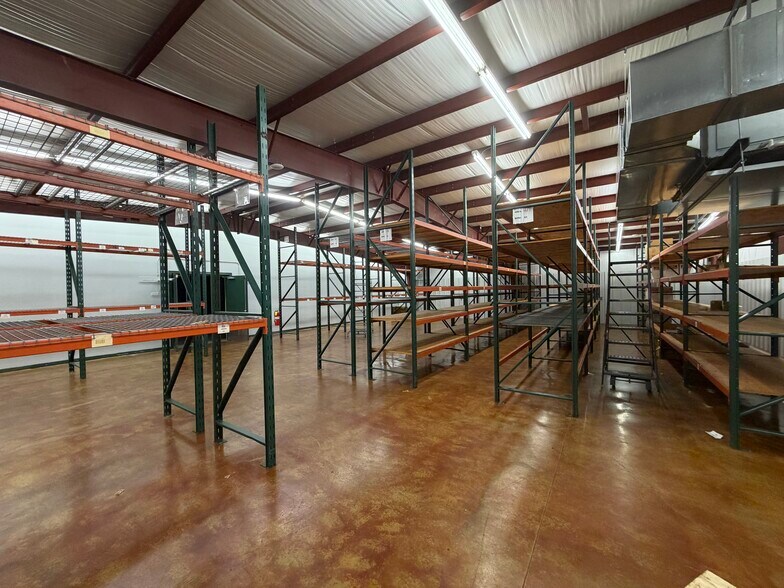 More Photos Of 2 Hummingbird ln, Eufaula Manufacturing For Lease