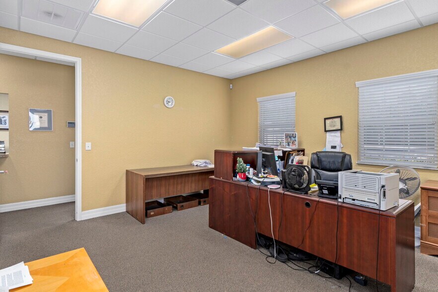 More Photos Of 8352 Forest Oaks Blvd, Spring Hill Office For Sale