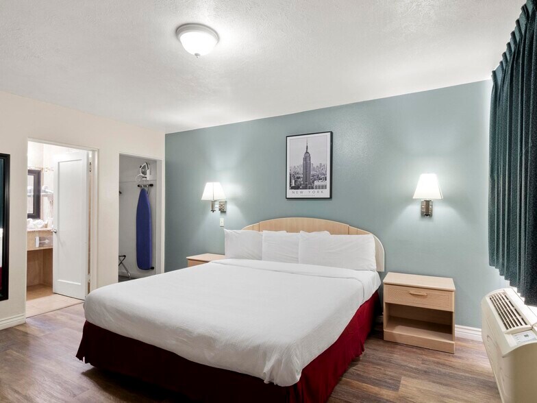 More Photos Of 1349 Idaho St, Elko Hotel For Sale