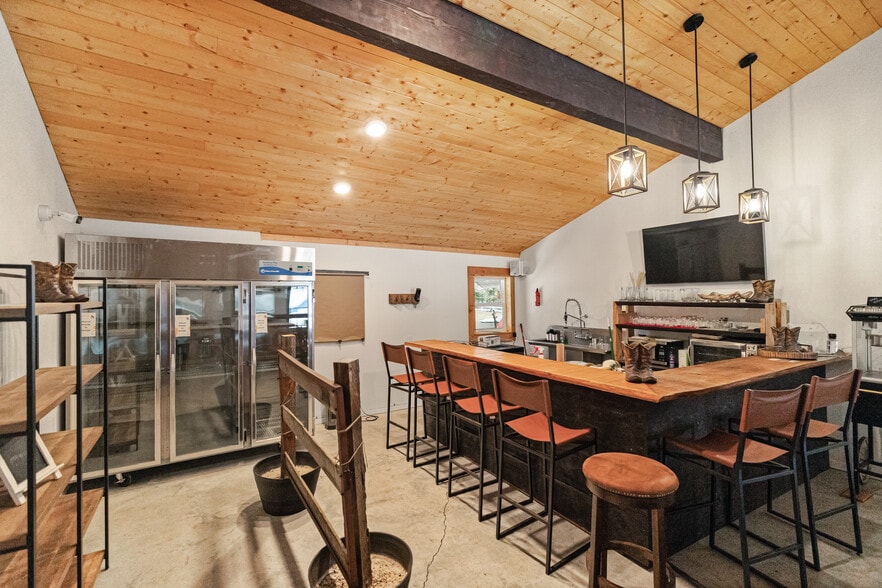 More Photos Of 180 Silver Ridge Ranch Rd, Easton Trailer Camper Park For Sale