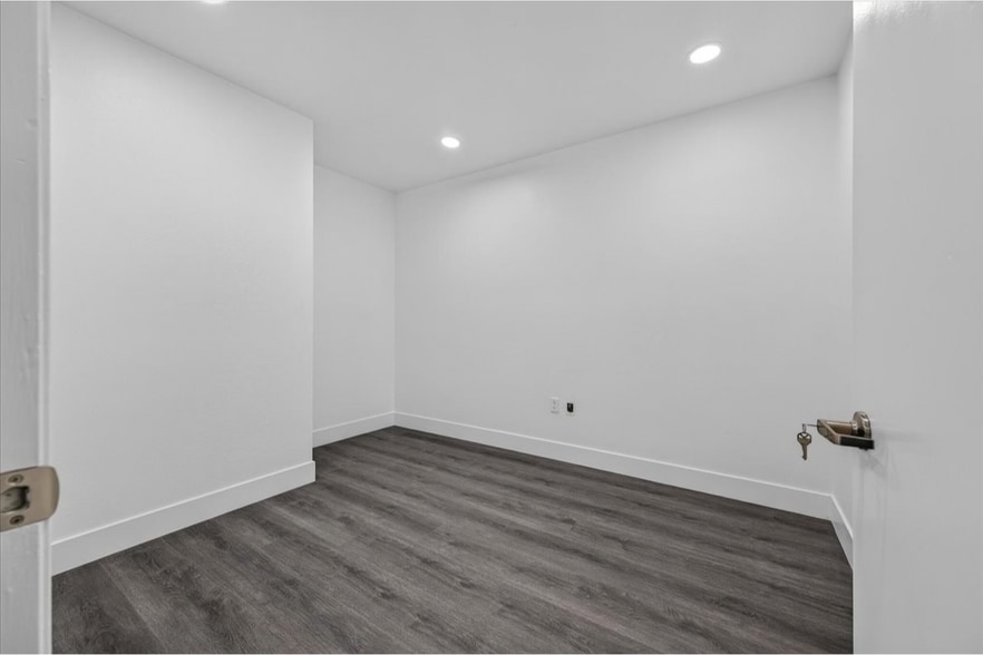 More Photos Of 28-40 E Minarets Ave, Pinedale Medical For Lease