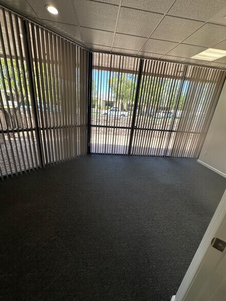 More Photos Of 113 W Hoover Ave, Mesa Warehouse For Lease