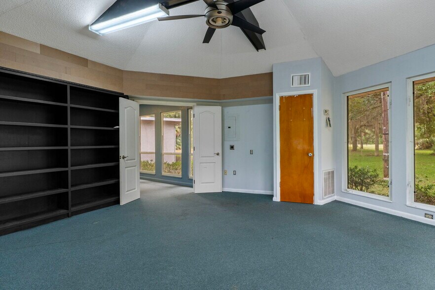 More Photos Of 377 Highway 40 W, Inglis Flex For Lease