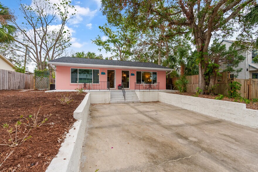 More Photos Of 974 Tennessee Ln, Sarasota Apartments For Sale