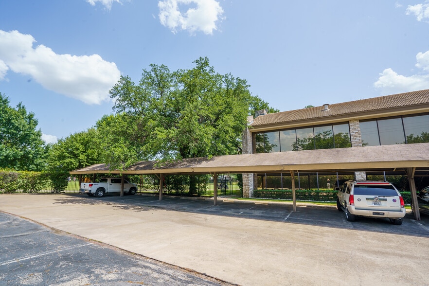 More Photos Of 16250 Knoll Trail Dr, Dallas Office For Lease