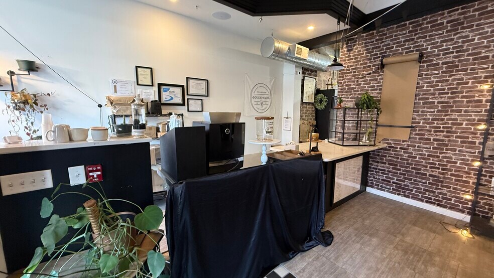 More Photos Of 118-120 Northampton St, Easton Apartments For Lease