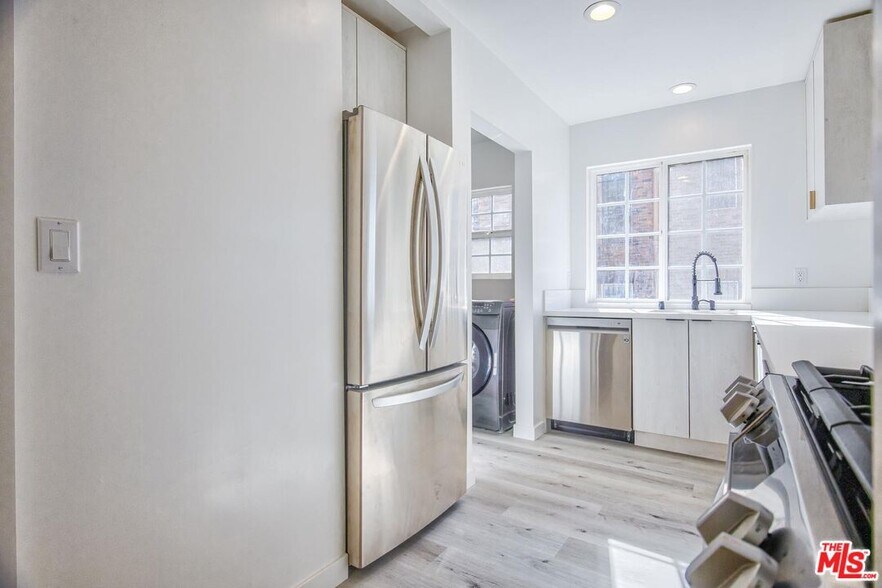 More Photos Of 158 N Edgemont St, Los Angeles Multifamily For Sale