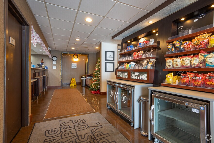 More Photos Of 1150 Riverside Dr, Battle Creek Hotel For Sale