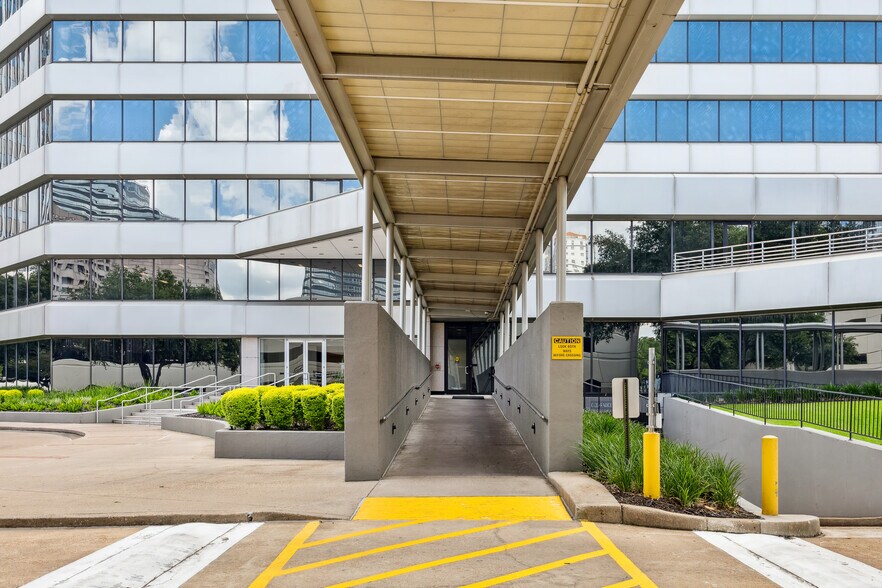 More Photos Of 2200 West Loop South, Houston Office For Lease