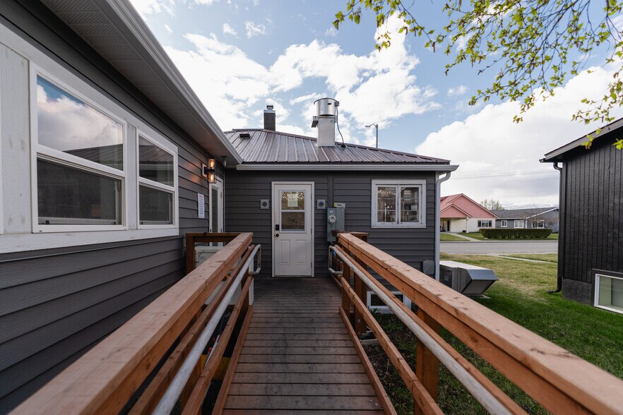 More Photos Of 927 S Cobb St, Palmer Restaurant For Sale