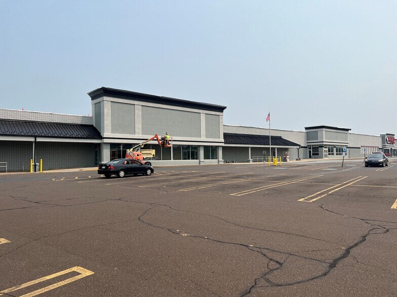 More Photos Of 701-755 S West End Blvd, Quakertown Unknown For Lease