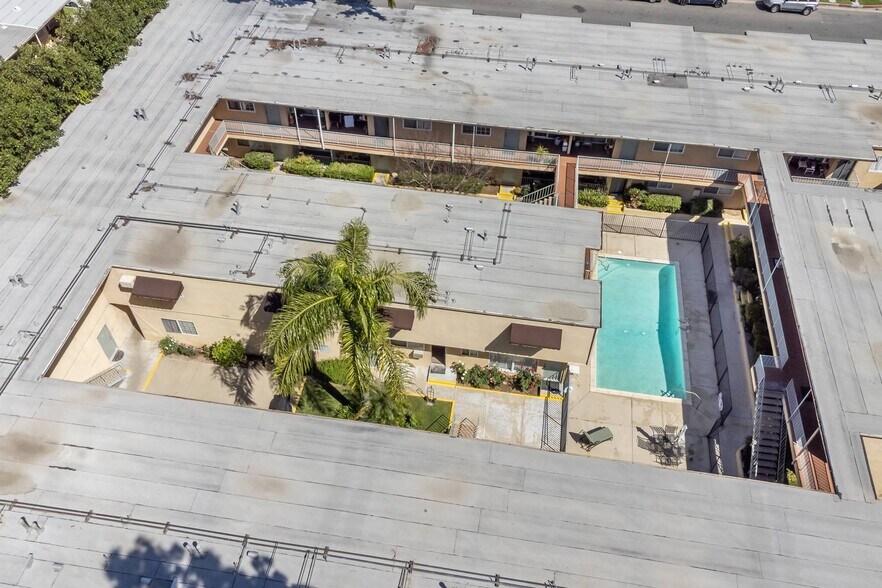 More Photos Of 8523 Etiwanda Ave, Northridge Apartments For Sale