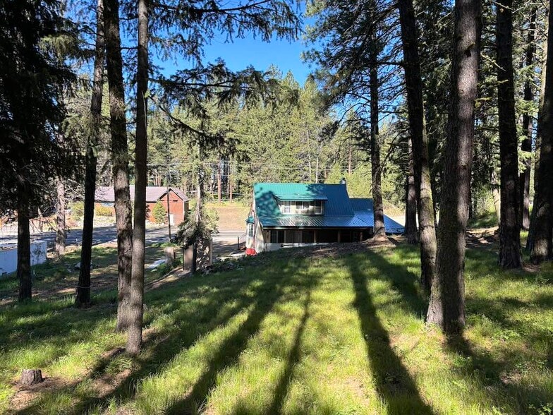 More Photos Of 305 N 3rd St, Mccall Freestanding For Sale