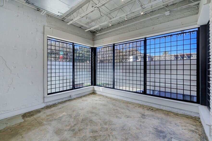 More Photos Of 3803 Bute St, Houston Storefront Retail Residential For Sale