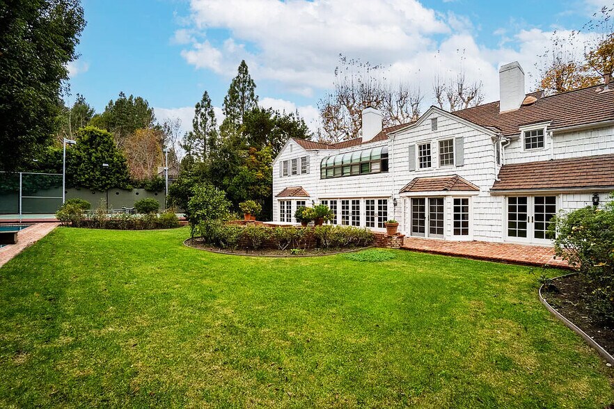 More Photos Of 1009 Laurel Way, Beverly Hills Land For Sale