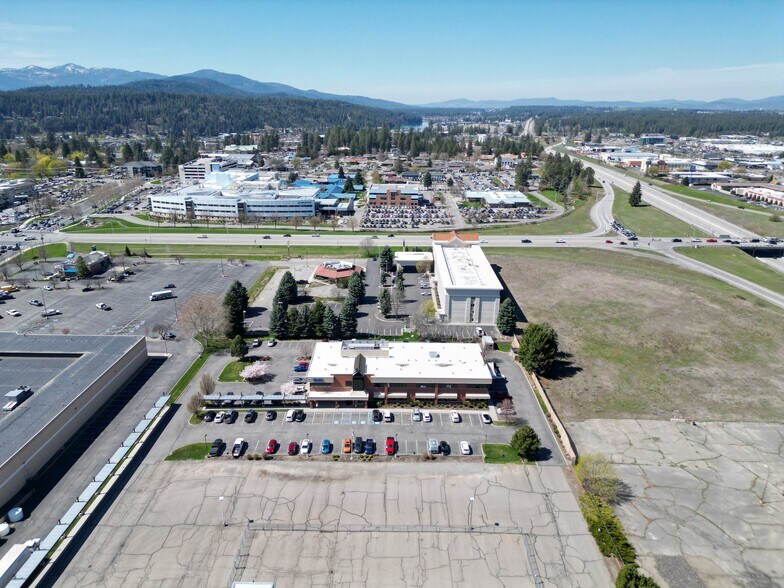 More Photos Of 2123 N Government Way, Coeur d'Alene Bank For Sale