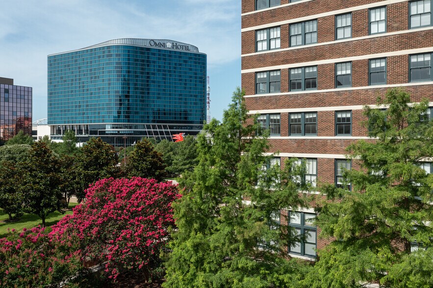More Photos Of 900 Jackson St, Dallas Office For Lease