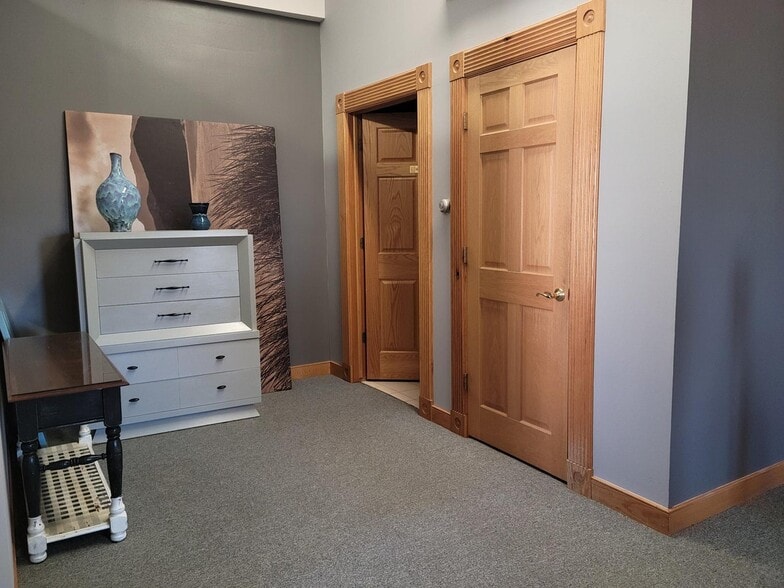 More Photos Of 1207 55th St, Kenosha Office For Lease
