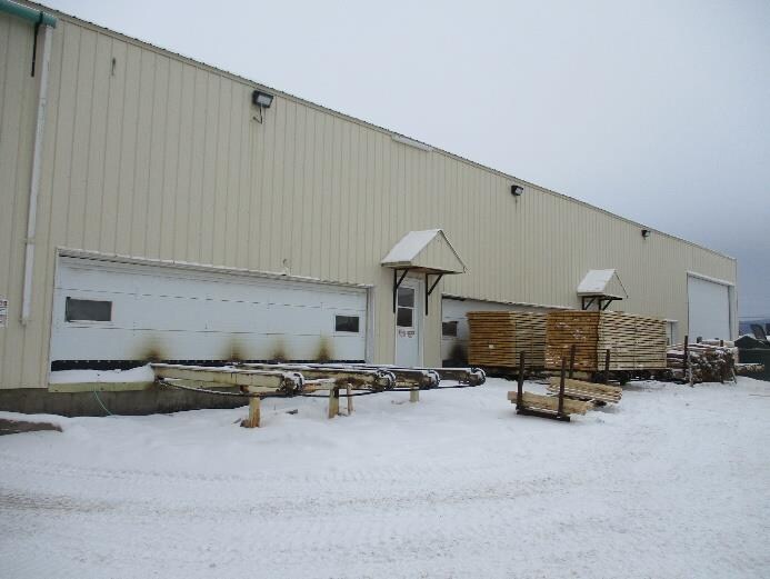 More Photos Of 28 Rue Joseph-Gagnon, Saint-Jean-Port-Joli Manufacturing For Sale