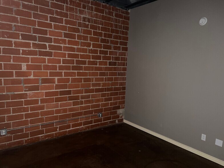 More Photos Of 415 E Avenue D, Killeen Office For Lease