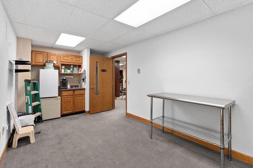 More Photos Of 822-826 S Hastings Way, Eau Claire Medical For Sale