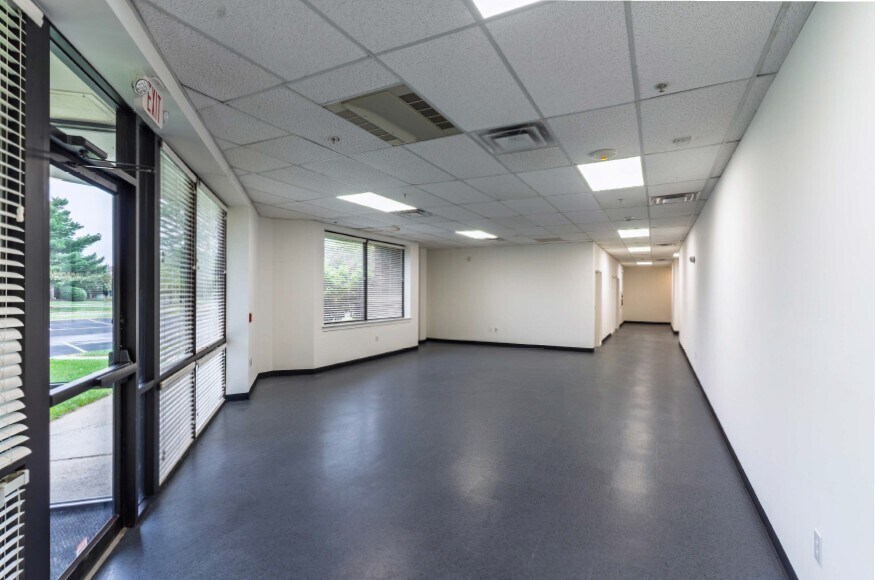 More Photos Of 31-47 Reads Way, New Castle Light Distribution For Lease