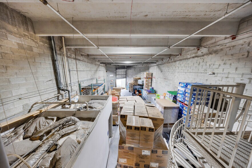 More Photos Of 2051 NW 112th Ave, Doral Showroom For Sale