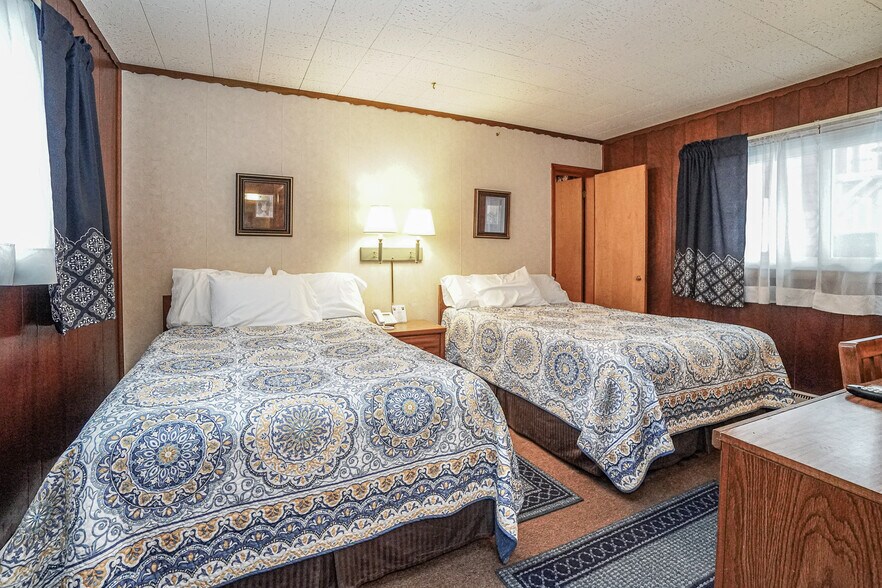 More Photos Of 314 Chippewa St, Ontonagon Hotel For Sale