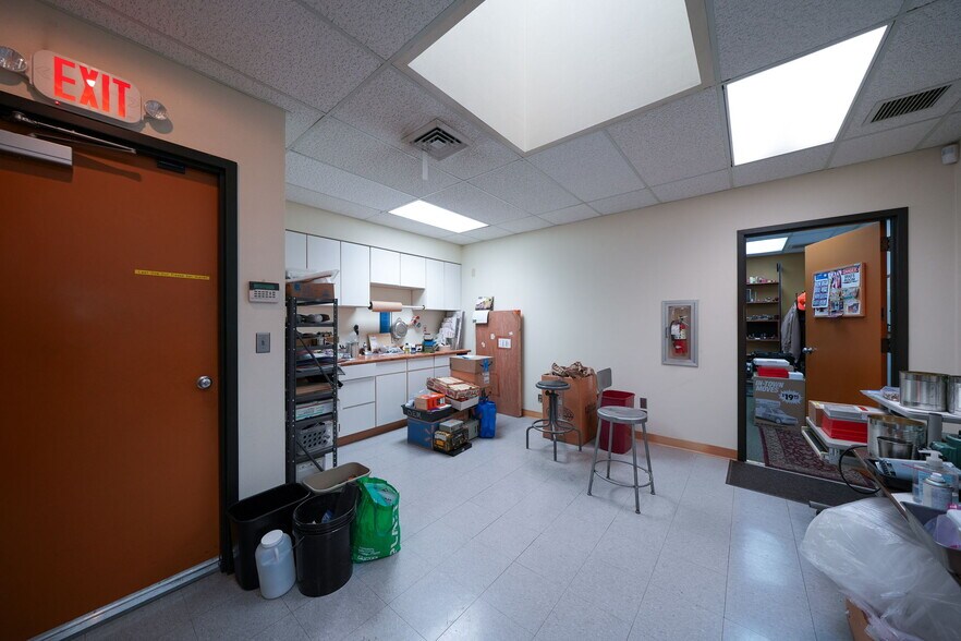 More Photos Of 1555-1557 SE Crystal Lake Dr, Corvallis Warehouse For Lease