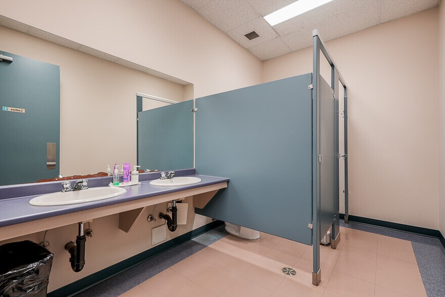 More Photos Of 766 Cliveden Pl, Delta Warehouse For Lease