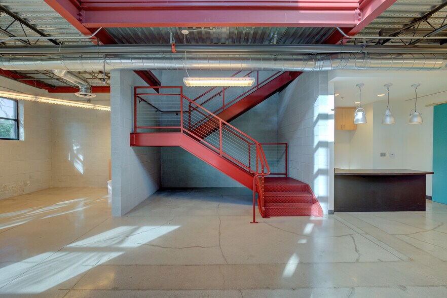 More Photos Of 130 Lomita St, El Segundo Research And Development For Lease