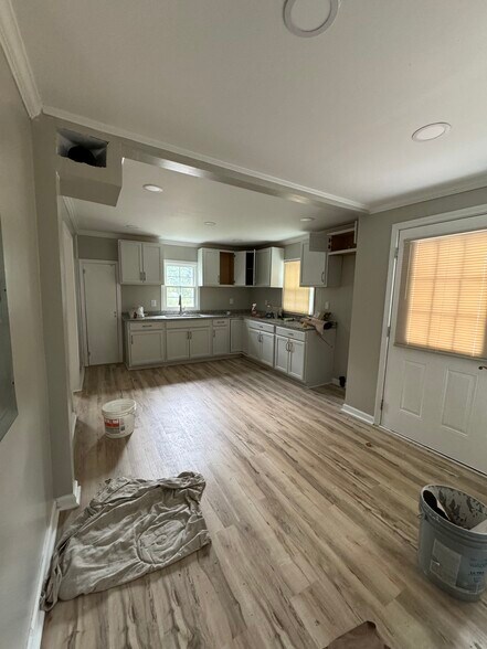 More Photos Of 5755 Stonewall Tell Rd, Atlanta Office For Sale