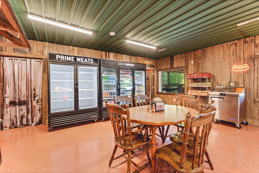 More Photos Of 112 Wilderness Rd, Mammoth Cave General Retail For Sale